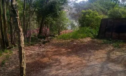 Terreno com Escritura em Condomínio Fechado: Seu Espaço Seguro