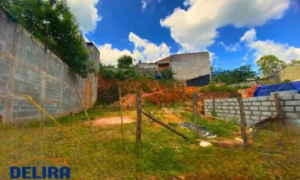Terreno com Escritura em Bairro Tranquilo a 50 Minutos de São Paulo
