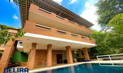 Magnífica Casa em Condomínio com Ampla Estrutura de Lazer e Segurança