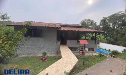Chácara com Piscina e Área Gourmet: 1.700m² de Puro Encanto e Lazer!