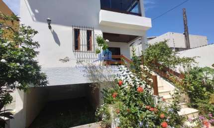 Casa para Venda em Salvador, Piatã, 4 dormitórios, 4 suítes, 6 banheiros, 2 vagas
