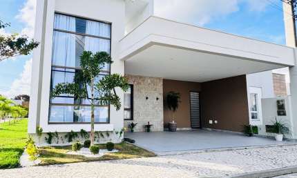 Casa Reformada de Esquina à Venda no Condomínio Ônix Residence