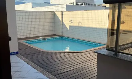 Excelente cobertura duplex de 323m² e 4 quartos poucos metros da praia do Recreio