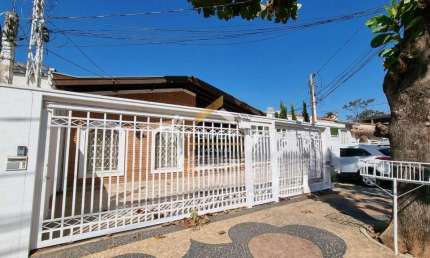 Casa com 3 quartos para alugar na Rua Álvaro Muller, 870, Vila Itapura, Campinas, 250 m2 por R$ 4.500