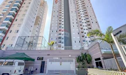 Apto com 2 dormitórios, 1 banheiro, varanda com churrasqueira
