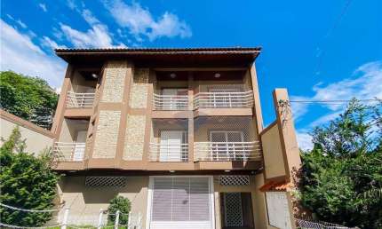 Apartamento Tipo Cobertura com 3 dormitórios, sendo 1 suíte e 2 vagas de carros