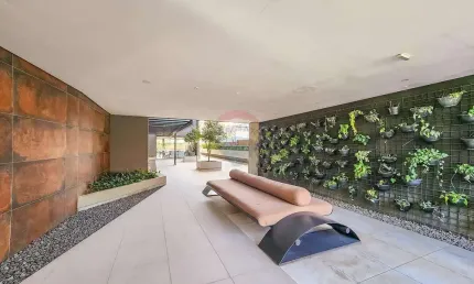 Apartamento 83m² impecável, com 3 dormitórios, varanda gourmet e 2 vagas de garagem.