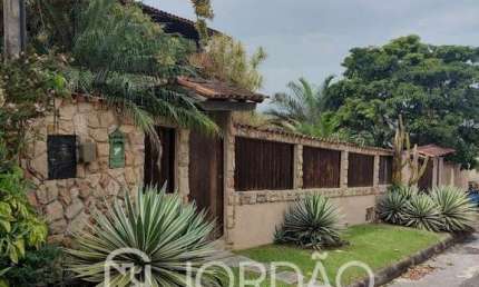 Casa com 3 quartos à venda na Rua Antônio Rusch, Maria Paula, São Gonçalo por R$ 800.000