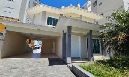 Casa com 4 quartos à venda na Rua Bolonha, 130, Pagani, Palhoça, 242 m2 por R$ 1.200.000