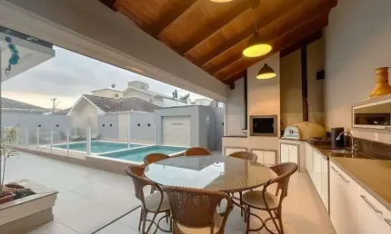 Casa com 3 quartos à venda na dos lírios, 25, pedra branca, palhoça, 201 m2 por r$ 2.350.000
