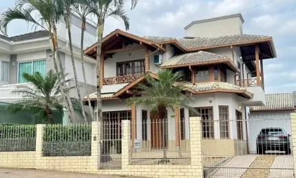 Casa com 4 quartos à venda na Avenida dos Lagos, 3709, Pedra Branca, Palhoça, 223 m2 por R$ 1.599.000