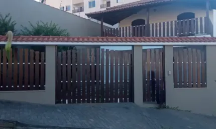 Excelente casa em um dos bairros mais desejados de Poços de Caldas! Jardim Azaleias