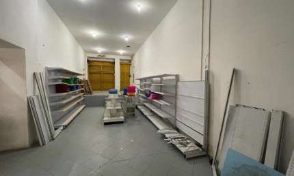 Prédio comercial em fase final de reforma. Ótimo para comércio, cursinhos, depósito ou galpão...