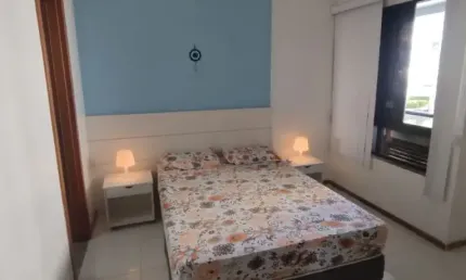 Aluguel de apartamento 2/4 com suíte mobiliado em armação. posição nascente.
