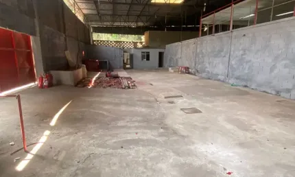 Barracão / Galpão / Depósito com 1 sala para alugar na Estrada do Catonho, 615, Jardim Sulacap, Rio de Janeiro