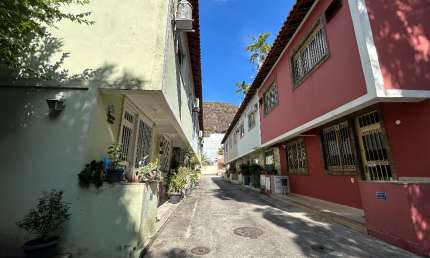 Vendo Excelente Casa Duplex com 3 Quartos Na Taquara