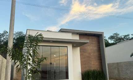 Vendo Linda Casa Com Design Impecável 2 Quartos em Itaboraí