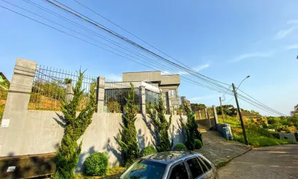 Casa de 536,20 m² com 6 Suítes, Garagem para 5 Carros e Piscina