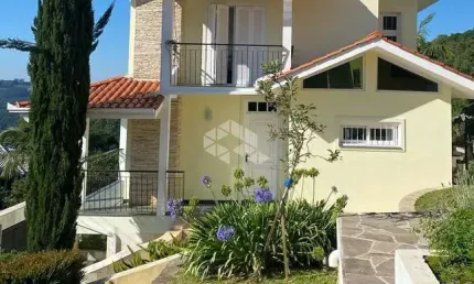 Casa em bairro nobre na serra gaúcha po R$ 1.290.000,00