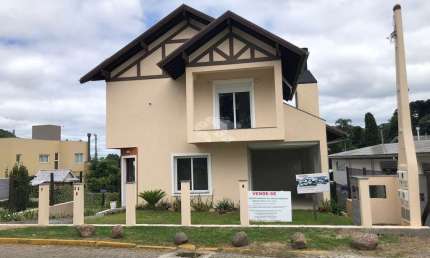 Sobrado de Alto Padrão  com 2 quartos (1 suite) 2 sacadas