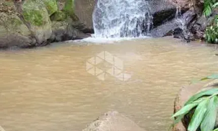 Área de terras com 5,7 hectares com cachoeiras na serra gaúcha.