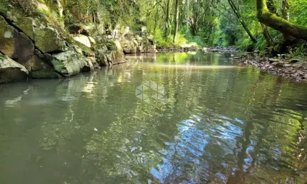 Área de terras com 5,7 hectares com cachoeiras na serra gaúcha.