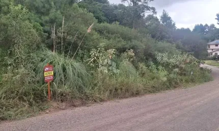 Terreno na serra gaúcha com 390 m2 em área residencial com vista.