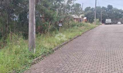 Terreno na serra gaúcha com 370,50 m2 em área residencial com vista.