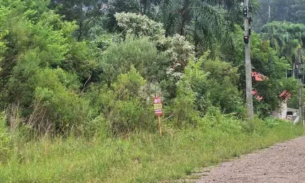 Terreno na serra gaúcha com 450 m2 em área residencial de constante valorização.