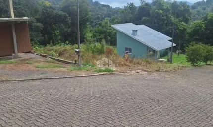 Terreno na serra gaúcha com 465 m2 em área residencial de constante valorização.