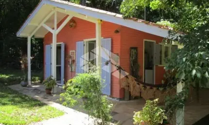 Chácara com moradia em área rural localizada na serra gaúcha, divisa com Nova Petrópolis e Caxias do Sul.