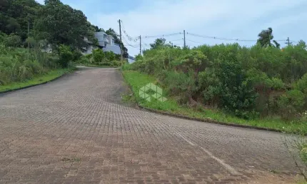 Terreno em bairro nobre de 610,92 m2 com vista panorâmica na serra gaúcha .