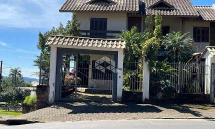 Sobrado com 2 quartos/dormitórios na Av. Germânia em Nova Petrópolis