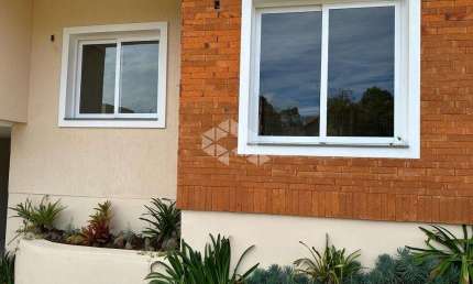 Sobrado Alto Padrão com 2 quartos e sacada Bairro piá