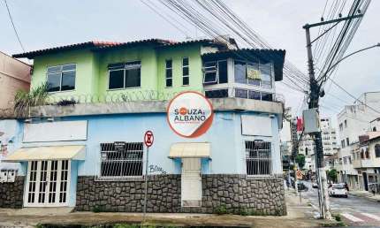 Casa Comercial com 7 Cômodos, 114m² e Localização Privilegiada no Centro