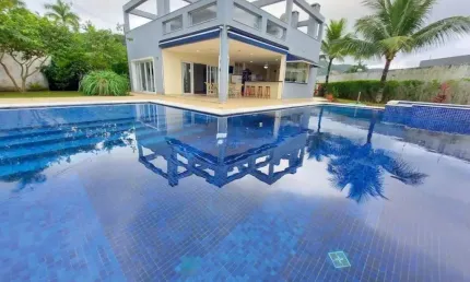 Linda casa, com 6 suítes, 560 m² de área construída, piscina, Enseada