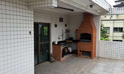 Casa sobreposta alta, 490 m², 5 dormitórios, no Embaré.  ‌