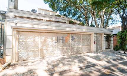 Sobrado de alto padrão com 03 (três) pavimentos e 344m² para venda no Pacaembu.