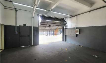 Galpão recém reformado, com 410 m² na Lapa, para locação