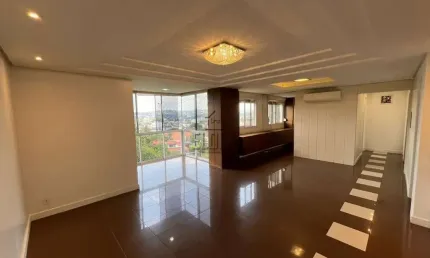 Apartamento amplo com ótima localização, no bairro Morro do Espelho.