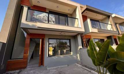 Casa à venda em São Leopoldo, Bairro Pinheiro - Com sacada e churrasqueira!