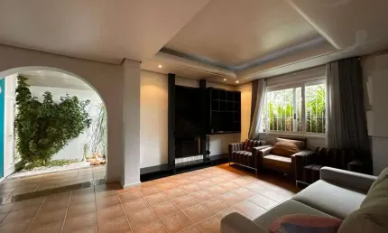 Casa Semi Mobiliada com Churrasqueira - Bairro Jardim América