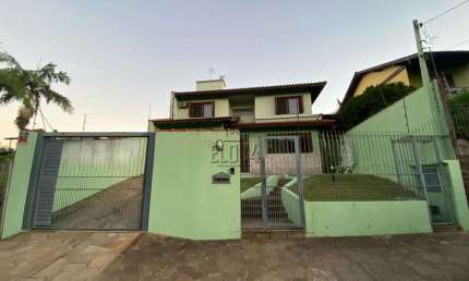 Casa à venda em São Leopoldo, Jardim América - Semi Mobiliada com Churrasqueira e Piscina