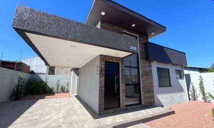 Casa à venda em São Leopoldo - Novos - Pronto para morar - Churrasqueira, Lareira, Cozinha Americana