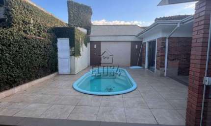 Casa à venda em São Leopoldo - Cristo Rei, com churrasqueira, lareira e piscina