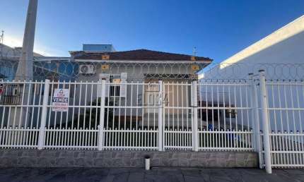 Casa semi mobiliada à venda em São Leopoldo, Centro - Churrasqueira e pátio/jardim