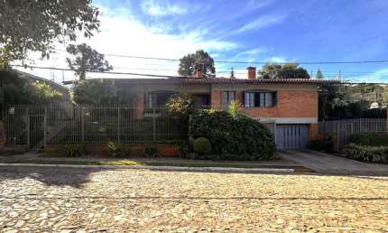 Casa com Pátio e Piscina em Morro do Espelho, São Leopoldo - Venda