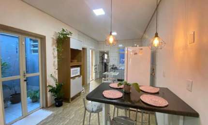 Casa com Churrasqueira e Pátio em São Leopoldo - Centro - Semimobiliada