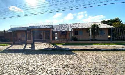 Terreno 26x30 com 2 casas - Piscina e 2 Churrasqueiras em São Leopoldo