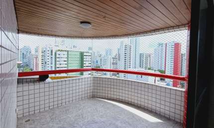 Apartamento à venda em Boa Viagem com 126M², 03 quartos com suíte.